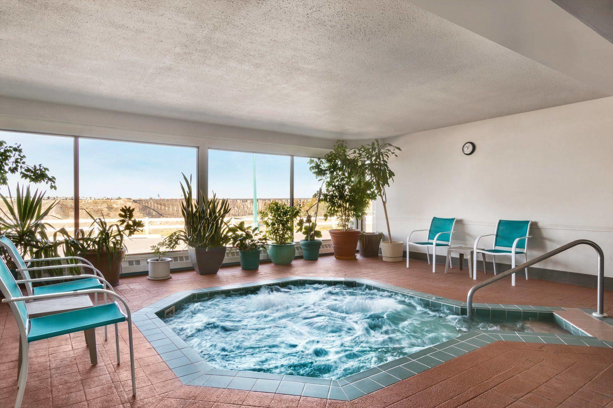 Days Inn By Wyndham Lethbridge Exteriör bild